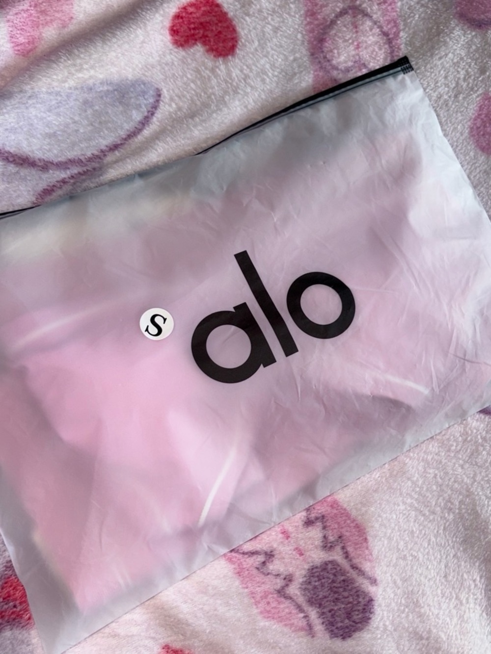 ALO Yoga Light Pink Bra & Shorts Set - Picture 5 of 5